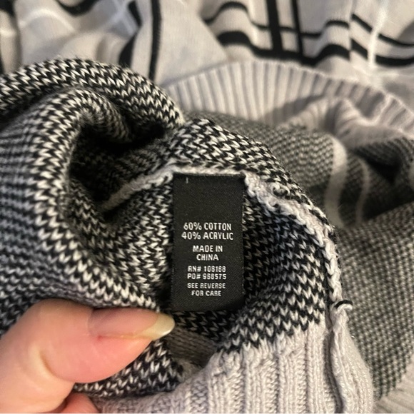 RSQ Light Gray Windowpane Plaid Midweight Knit Crewneck Sweater Size M Unisex - Picture 6 of 7